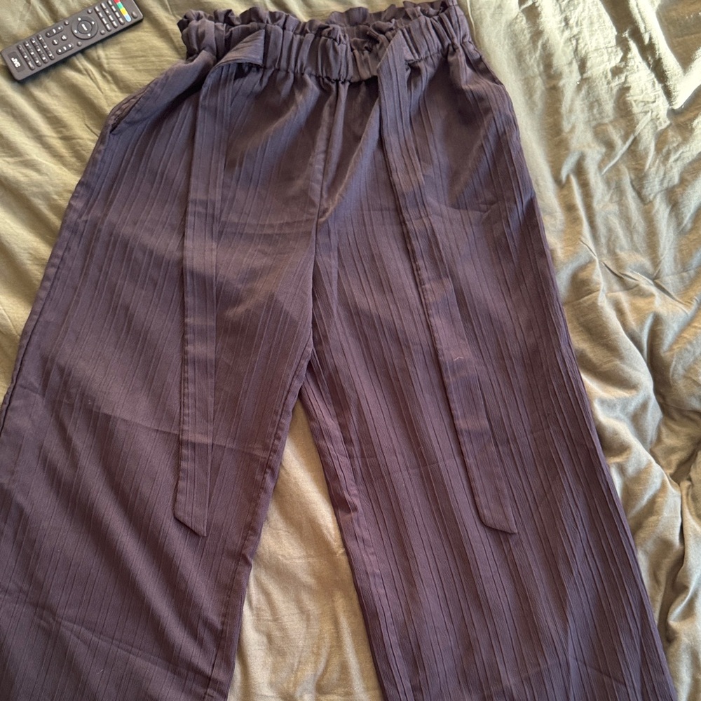 Black pleated dress pant
